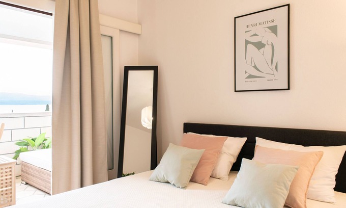 Bol Apartment | Couples suite in Bol centre with a loggia&seaview