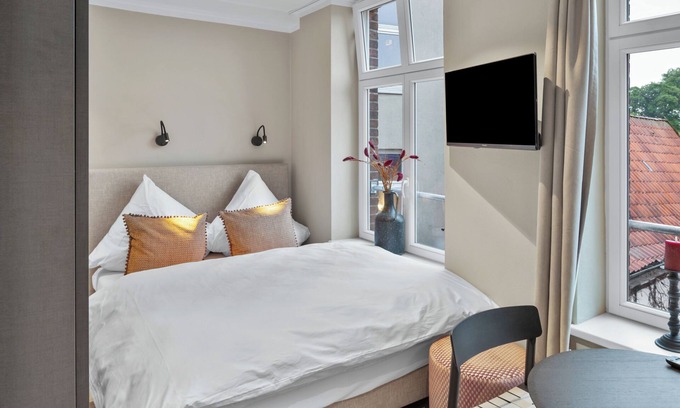 Altstadt Apartment | Court view studio 13 Rose hip