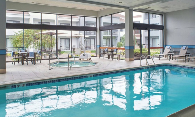 Troy Hotel | Courtyard by Marriott Detroit Troy