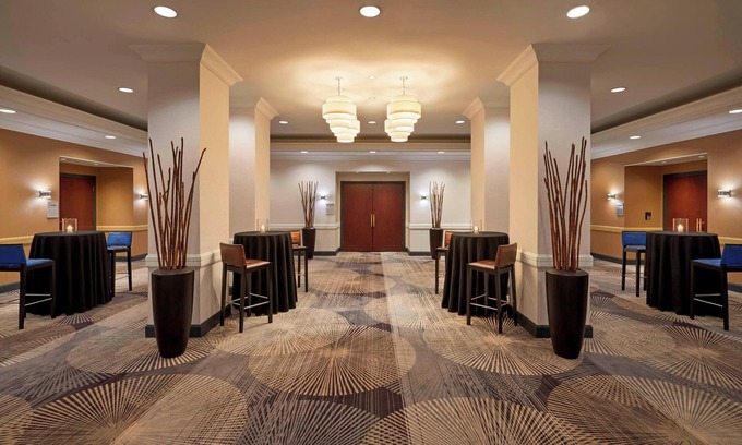 Church and Wellesley Hotel | Courtyard by Marriott Downtown Toronto