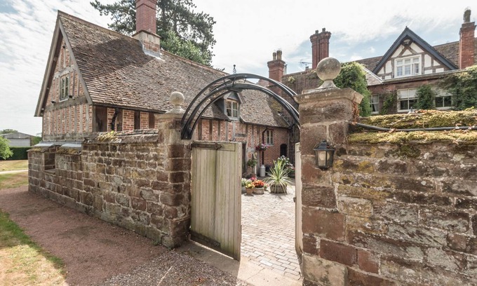 High Ercall Cottage | COURTYARD COTTAGE, family friendly, luxury holiday cottage in Meeson