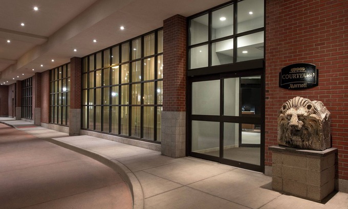 Downtown Syracuse Hotel | Courtyard Syracuse Downtown At Armory Square