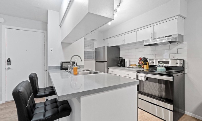 Highland Apartment | Cozy 1 Bedroom Apt in Austin Highland 3343
