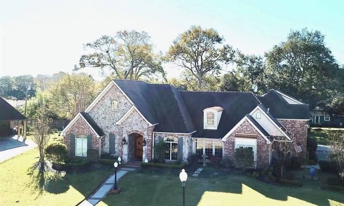 Port Neches House | Cozy 1-bedroom house with AC, WiFi in nice Port Neches