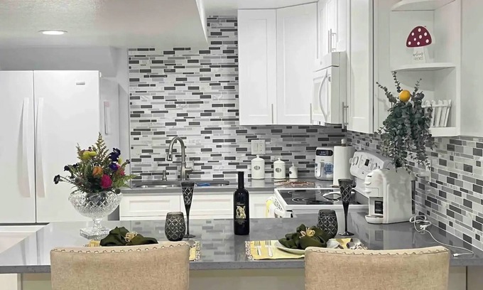 Aurora House | Cozy 1-bedroom mas in enjoyable Aurora with AC, WiFi