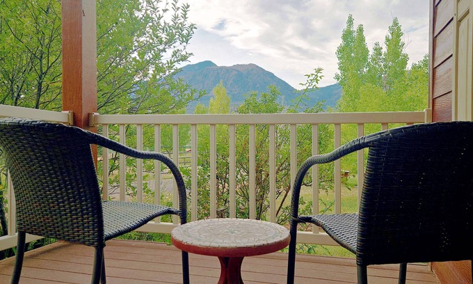 Cortez House | Cozy 1-BR Guest House near Mesa Verde Fast WiFi, A/C, Mountain Views