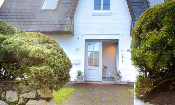 Tinnum Apartment | Cozy 1-room apartment with box-spring bed