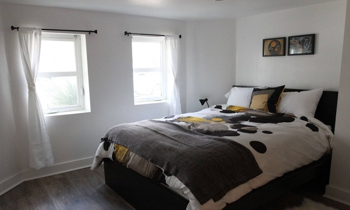 Hosford-Abernethy Apartment | Cozy 2 bdrm apt, walk to literally everything!