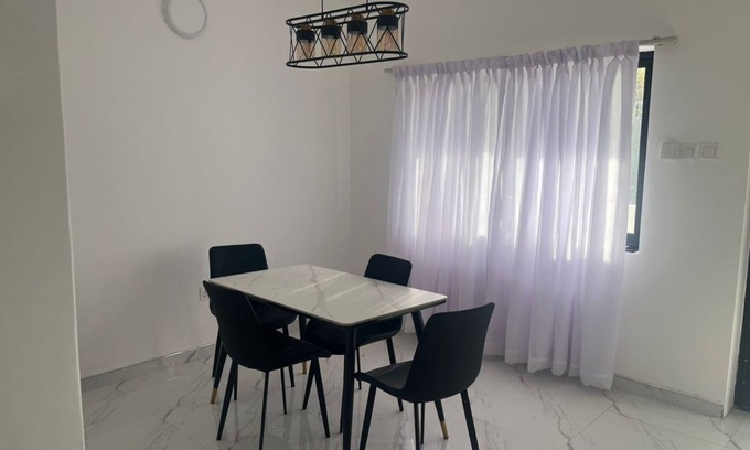 Dzorwulu House | Cozy 2-bedroom apartment in enchanting Accra with AC, WiFi, and Perfect Location