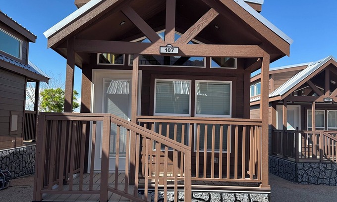 Moab South Valley Cabin | Cozy 2-bedroom cabin #107 in beautiful Moab with AC, WiFi