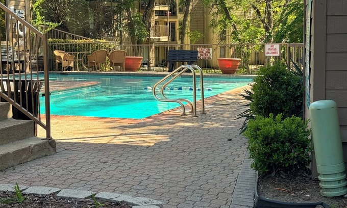 Vickery Meadow Condo | Cozy 2-bedroom condo in terrific Dallas with AC, WiFi etc.