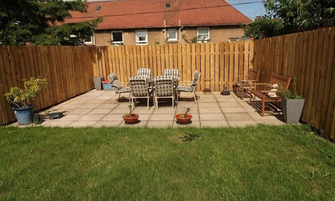 Gilmerton Apartment | Cozy 2-bedroom house in quaint Edinburgh with WiFi