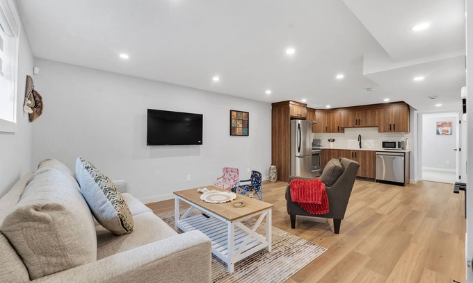 Haysboro House | Cozy 2 Bedroom Secondary suite (basement)