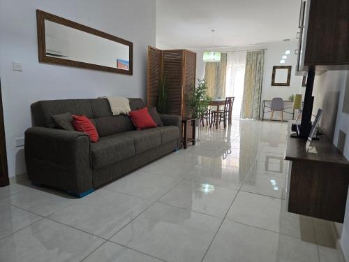 Gzira Apartment | Cozy 2 Bedroom Steps to Seafront
