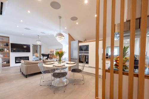 Le Suquet Apartment | Cozy 2-Br Apartment 1 min from the Beaches