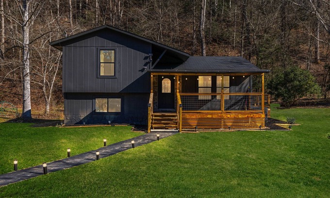 Pittman Center Cabin | Cozy 2-BR Cabin, Private Hot Tub, Minutes from Downtown Gatlinburg