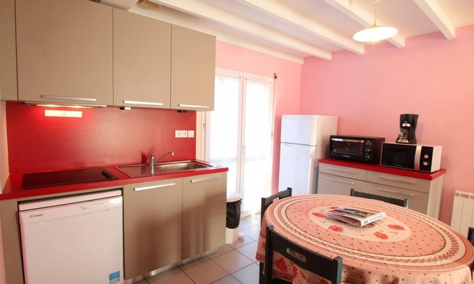 Siouville-Hague Cottage | Cozy 2-BR House Near Beach, Surf Spot & Amenities - Sleeps 5