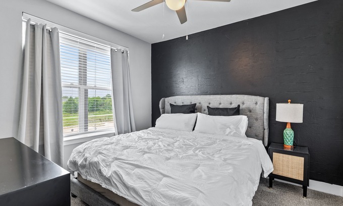 Lewisville Apartment | Cozy 2 BR king bed, lux pool DFW