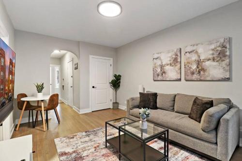 Chicago Apartment | Cozy 2BR Apt - Perfect for a Seamless Stay - Montrose 1A