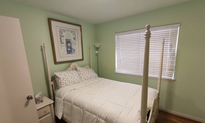Highlands House | Cozy 3 bed home with a touch of Paris