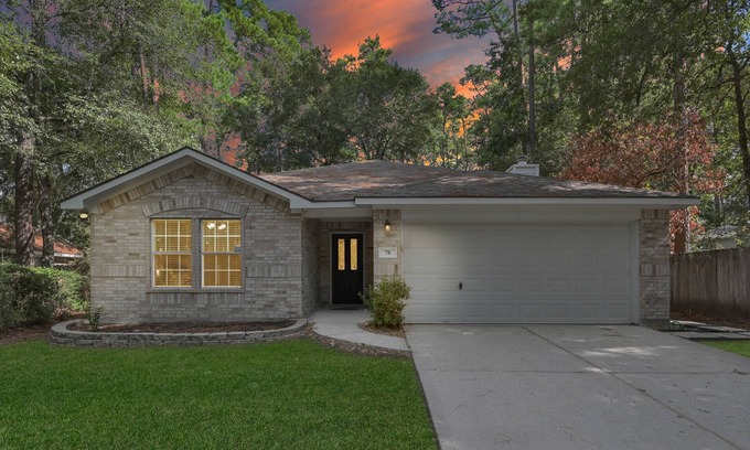 College Park House | Cozy 3-Bed Woodland Retreat with Firepit, Game Room, and Fully Equipped Kitchen!