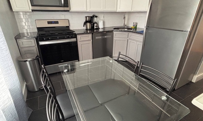 West Side Apartment | Cozy 3-bedroom apartment in amazing Jersey City with WiFi, AC. 20 min to NYC