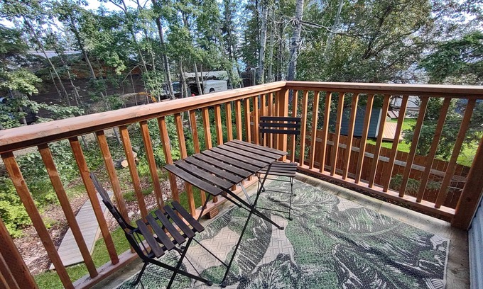 Westerose House | Cozy 3 bedroom house with lake access. SW side of Pigeon Lake in Poplar Bay