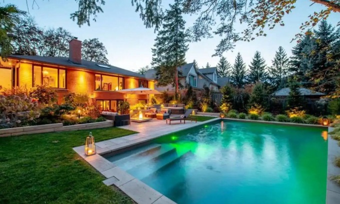 Clarkson-Lorne Park House | Cozy 3BR Hideaway | Hot Tub, Firepit, Port Credit