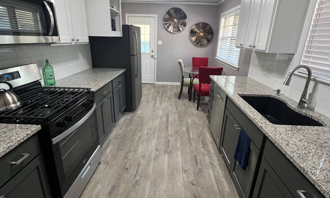 Pine Bluff House | Cozy 3BR Home w/Modern Touches