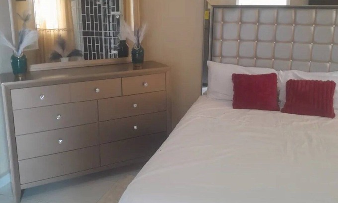 Portmore Apartment | Cozy 4-bedroom apartment in enchanting Portmore with WiFi, AC