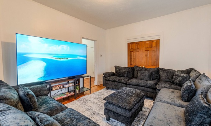 South Medford House | Cozy 4BR Home by Tufts w/Subway Access to Downtown, MIT, Harvard + Free Parking