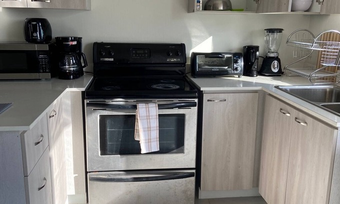 Portmore House | Cozy 8-Person Retreat In Gated Community Near Shops & Beaches!