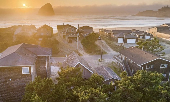 Pacific City House | Cozy A-frame next to beach