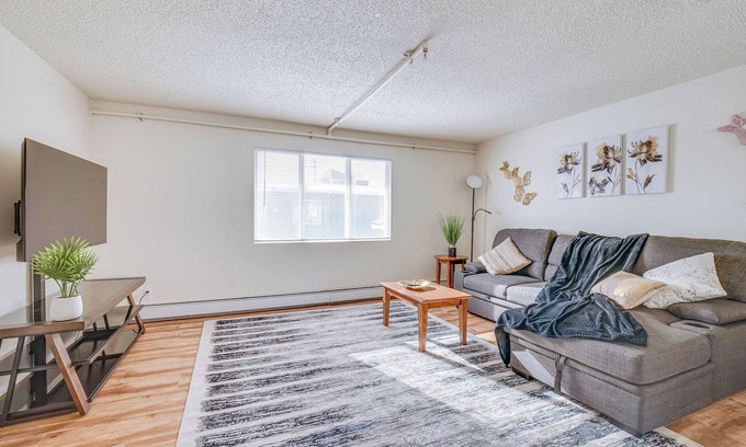 Midtown Anchorage Apartment | Cozy Anchorage Apartment w/Mountain Views
