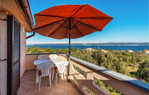 Nevidane Apartment | Cozy Apartment In Nevidane With Kitchen