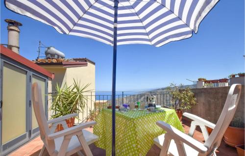 Tusa Apartment | Cozy Apartment In Tusa With Kitchen