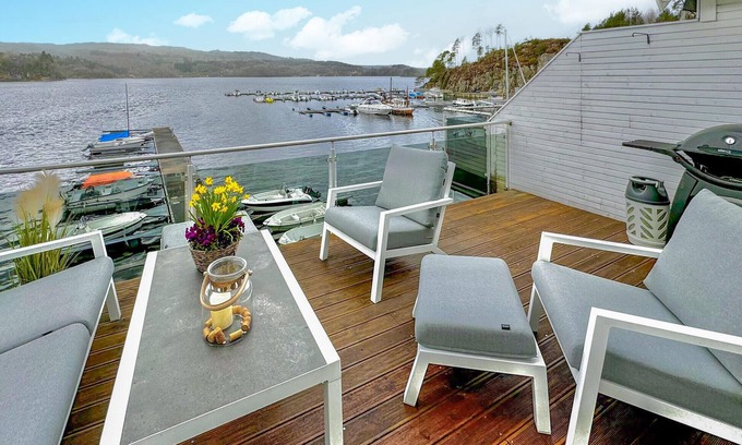 Tysnes Apartment | Cozy apartment in Uggdal with WiFi