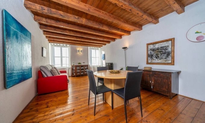 Udine Apartment | Cozy apartment of 55 sqm, able to accommodate up to 3 people, located on the third floor of a building without elevator. The location is great! In the center of Udine, overlooking Piazza Giacomo Matteotti; a few steps from the main points of interest, su