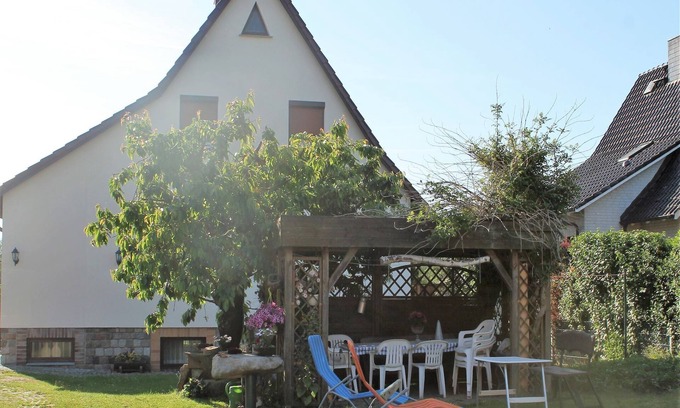 Gaegelow Apartment | Cozy Apartment with Garden