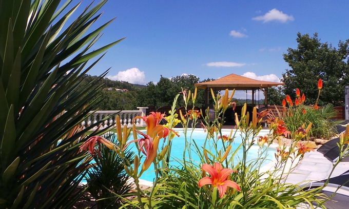 Gareoult Apartment | Cozy apartment with pool access, unobstructed view of the valley, quiet