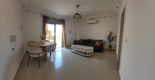 Netanya Apartment | Cozy Apartment with Terrace Near Beach & City Netanya