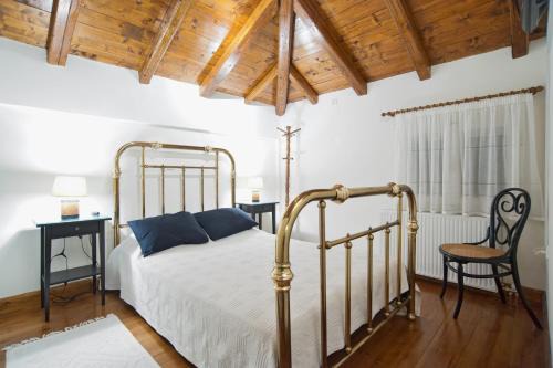 Delfoi Apartment | Cozy Attic Suite - Elia Apartments Chrisso