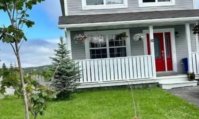 Paradise House | Cozy basement apartment suite, beautiful Paradise!