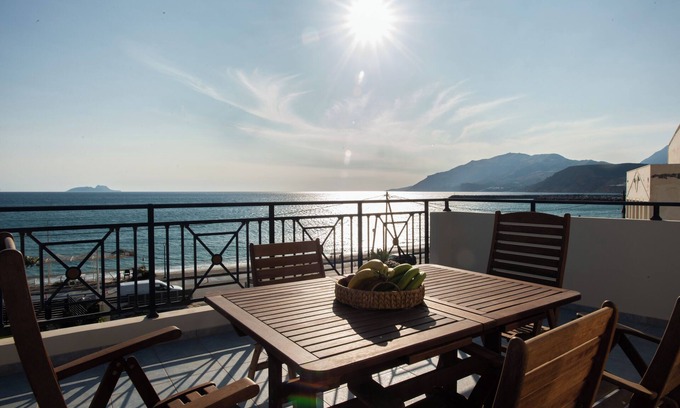 Kokinos Pirgos Apartment | Cozy beach front located residence.