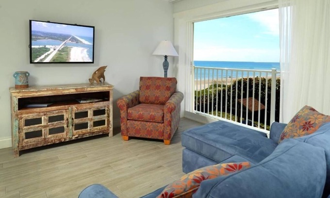 Indialantic By The Sea Apartment | Cozy Beach Retreat | Couple Room w/Partial Ocean View & Pool Access