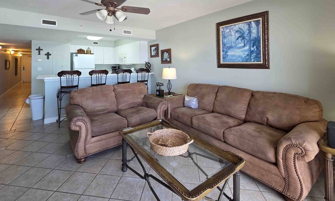 Fort Walton Beach Condo | Cozy beachfront condo with private balcony, shared pool & beach access
