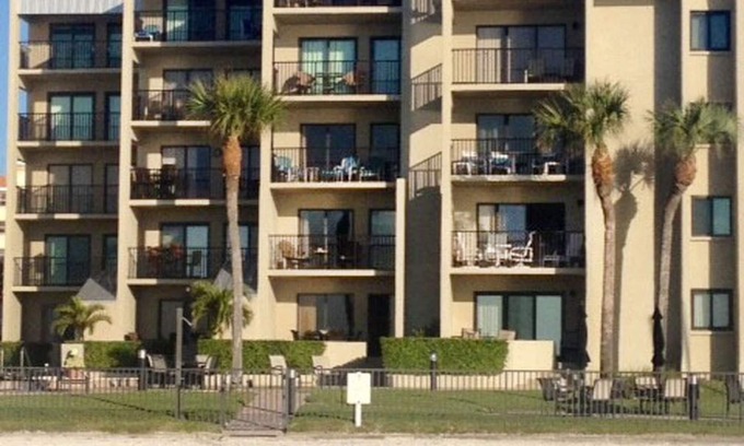 Redington Shores Condo | COZY BEACHFRONT CONDO