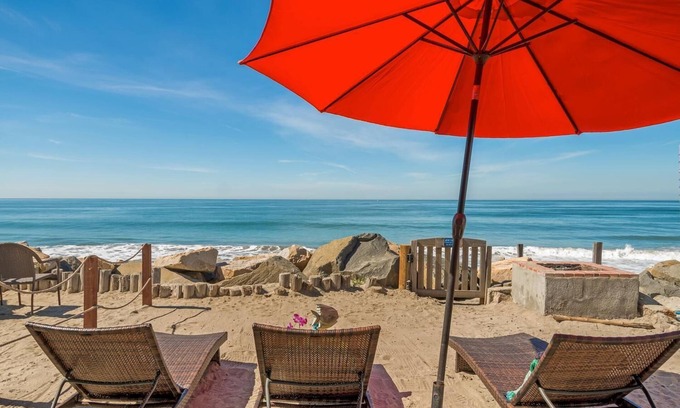 South Oceanside Condo | Cozy Beachfront Rental P1615-5