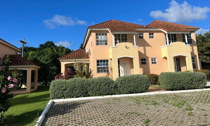 Boscobel House | Cozy Boscobel Townhouse 20 min from Ocho Rios