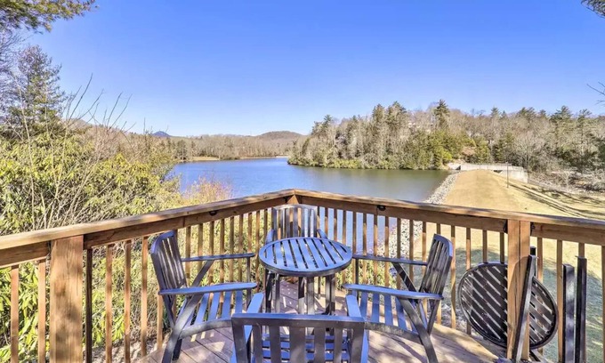 Newland House | Cozy cabin GREAT location near Sugar, Grandfather Mtn, Beech Pet friendly
